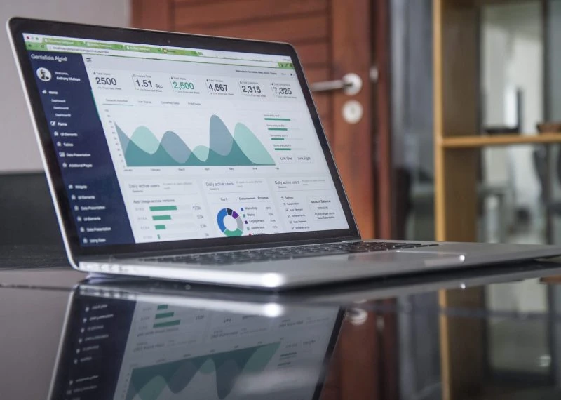 carlos-muza-hpjSkU2UYSU-unsplash redes sociales marketing funnels